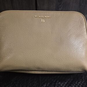 Women Tan Leather Travel Bag